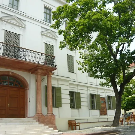 Horvath Apartment *
